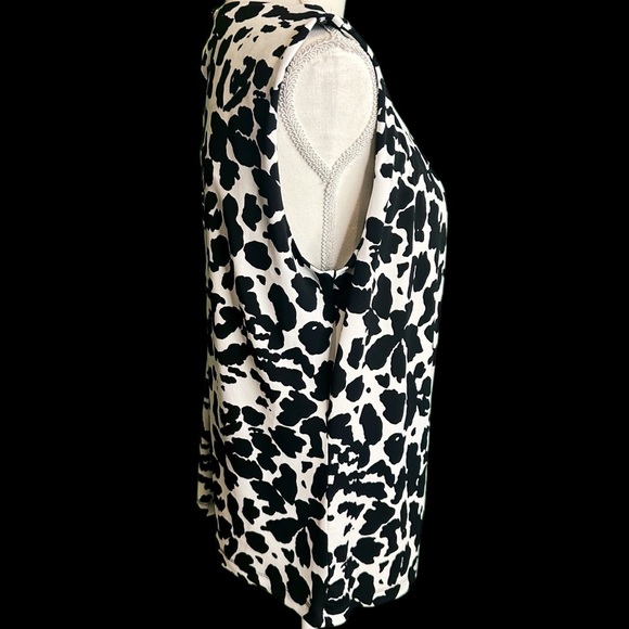 Calvin Klein 'Sleeveless Pleat Neck Abstract Print Knit Top' in Black & White L - Picture 9 of 10